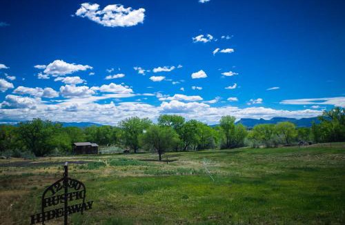 Cortez House | Rustic Hideaway