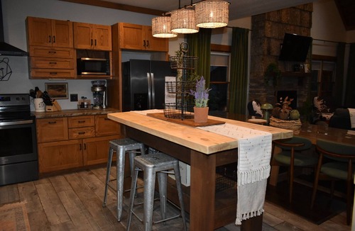Chalet Village North House | Rustic Lodge in Mountains with tranquility and luxury in Gated Community.