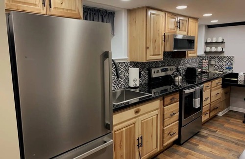 Eureka Apartment | Rustic Loft @ historic Colonnade Hotel