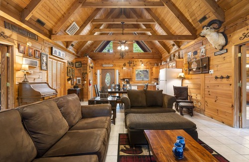 Branson Cedars Cabin | Rustic Log Cabin Near Thunder Ridge w Private Hot Tub & Free Attraction Tickets Community Amenities!