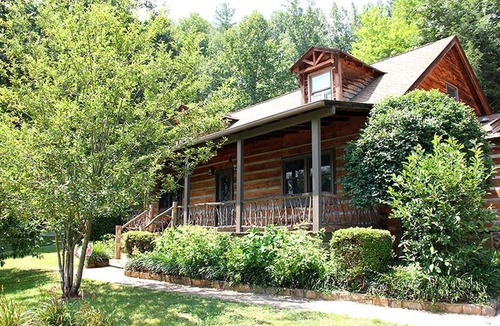 Clyde Cabin | Rustic Log Cabin Rental with a Hot Tub near Asheville, North Carolina