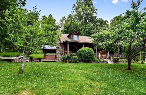 Clyde Cabin | Rustic Log Cabin Rental with a Hot Tub near Asheville, North Carolina