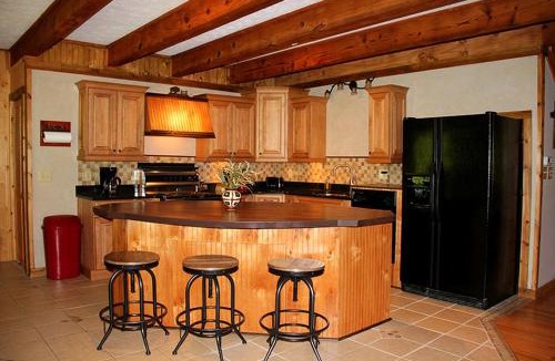 Clyde House | Rustic Log Cabin Rental with a Hot Tub near Asheville, North Carolina