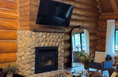 Delta Junction Cabin | Rustic Luxury Log Cabin Lodge Cozy Fireplace Peaceful Retreat in Delta Junction