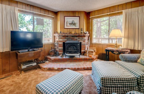 Pine Cove House | Rustic Pine Manor