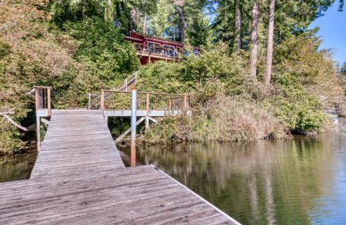 Florence House | Rustic Retreat on Mercer Lake