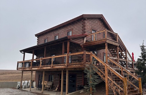 Wakenda Cabin | Rustic Retreat - Quiet Cabin on Scenic Countryside