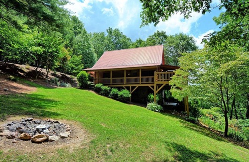 West Jefferson Cabin | Rustic River Escape in West Jefferson, NC - 4BR Cabin for up to 8 guests.