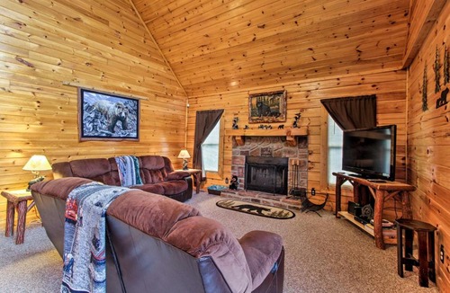 Sevierville House | Rustic Sevierville Cabin w/Covered Porch!