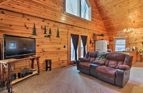 Sevierville House | Rustic Sevierville Cabin w/Covered Porch!