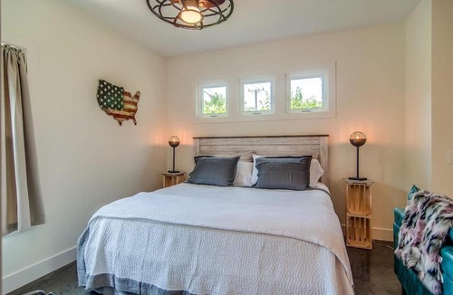 Edgehill Apartment | Rustic Studio Walkable to Music Row! by Stay Local Nashville