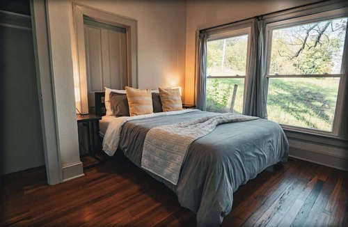 Catawba Cabin | Rustic Trailside Cabin: Near McAfee Knob, Roanoke