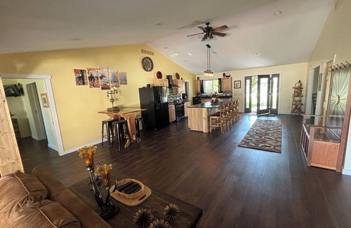 Findlay House | Rusty’s Getaway is a rustic/modern handicap accessible, family friendly space.
