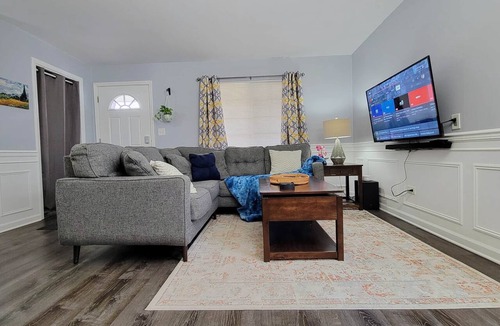 St. Charles Apartment | Saint Charles Private 2BD| River Trail, Forest Preserve!