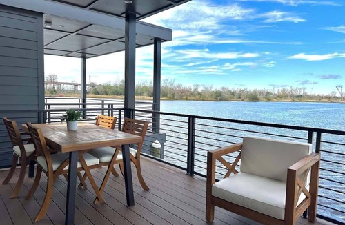 Downtown Wilmington Villa | Saltwater at The Cove Riverwalk Villas