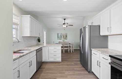 Tranquil Harbour House | Saltwater Social- Golf Cart. Easy walk to the beach. Family friendly oasis