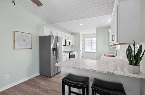 Tranquil Harbour House | Saltwater Social- Golf Cart. Easy walk to the beach. Family friendly oasis