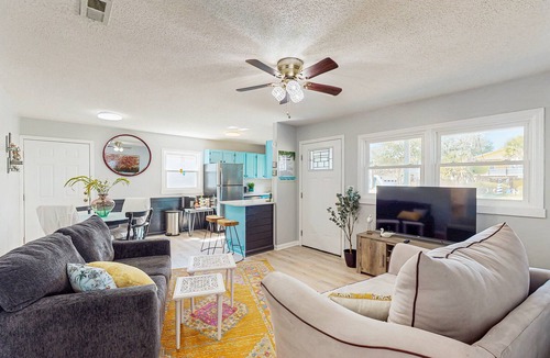 Long Beach Cottage | Salty Pearl: Dog-friendly coastal home with enclosed yard, fire pit and close to beach