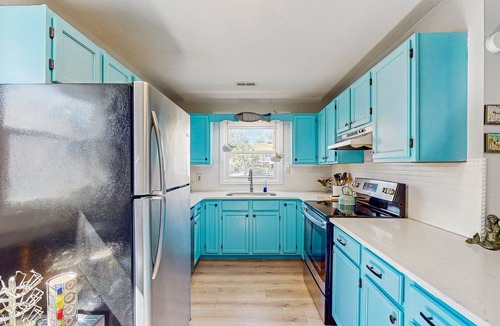 Long Beach Cottage | Salty Pearl: Dog-friendly coastal home with enclosed yard, fire pit and close to beach