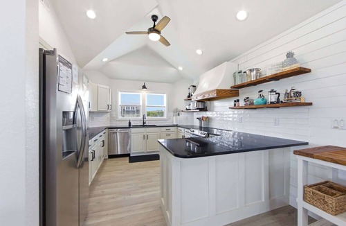Whalehead Beach House | Salty Soul | Pool, Hot Tub, Pickleball, Whalehead