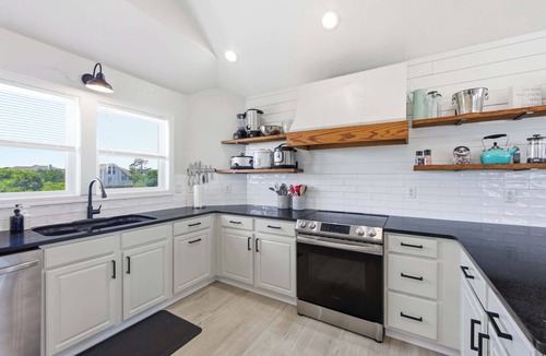 Whalehead Beach House | Salty Soul | Pool, Hot Tub, Pickleball, Whalehead