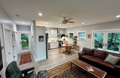 Saluda Cottage | Saluda Adventure Cottage Downtown, Minutes to waterfalls, tubing & ziplining