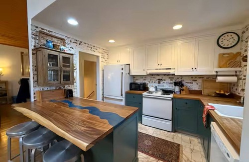 Saluda House | Saluda Family Retreat for 12-Pups welcome!