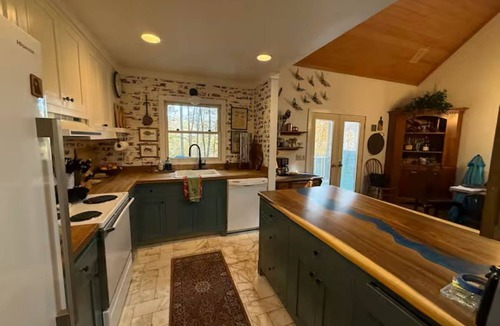 Saluda House | Saluda Family Retreat for 12-Pups welcome!