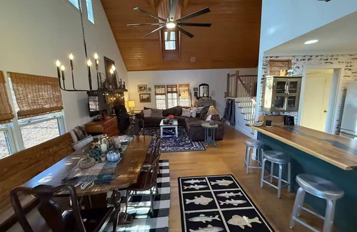 Saluda House | Saluda Family Retreat for 12-Pups welcome!