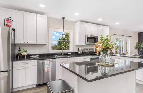 Toms Brook House | Sauna, Theatre, Game Room, Gym, EV Chrger, Firepit