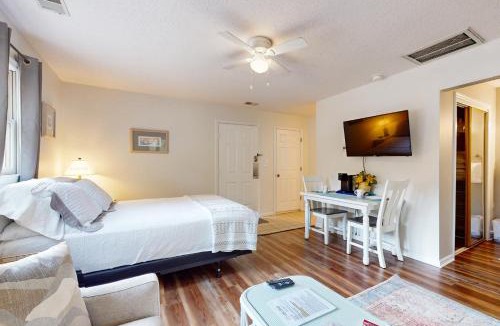 Sea Trail House | SB25B Clubhouse Villa Mini-Suite