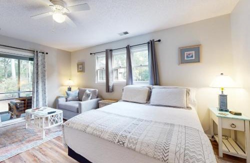 Sea Trail House | SB25B Clubhouse Villa Mini-Suite