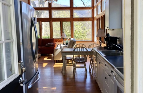 Walker-In-the-Hills House | Scenic cabin getaway minutes from town