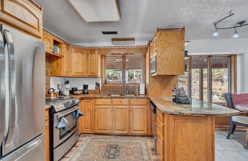 Giles County Cabin | Scenic Hidden Gem: Private Pool, Golf & Fishing - 42 Acres