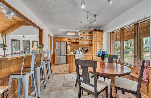 Giles County Cabin | Scenic Hidden Gem: Private Pool, Golf & Fishing - 42 Acres