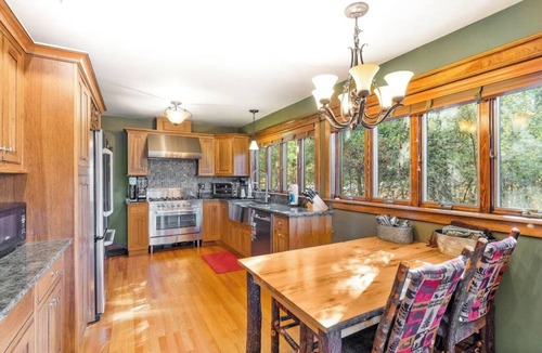 Warren County House | Scenic lakefront 4BR with water access & dock