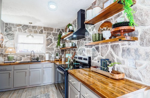 Dunlap House | Scenic Mountain Home w/King Suite + Loft, Fire Pit, RV Hookup Near Chattanooga