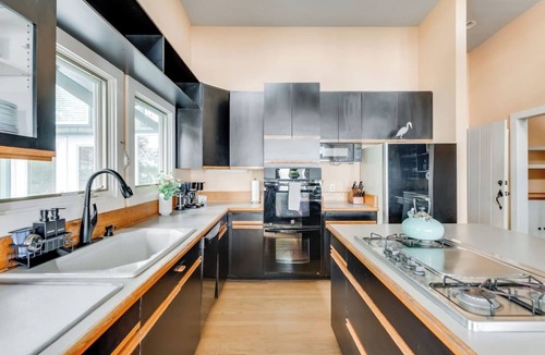 Hardyville House | Scenic, Spacious Riverside Retreat | Ropeyarn