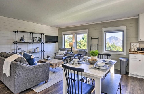 Carson Apartment | Scenic Studio w/Loft & View of the Columbia River