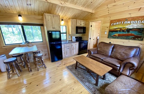 Wildwood Cabin | Screech OwL Cabin for 2