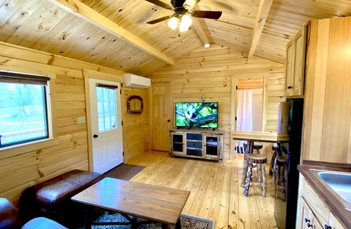Wildwood Cabin | Screech OwL Cabin for 2