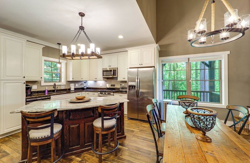 Frank House | Screened Porch! Wooded Getaway in North Cove
