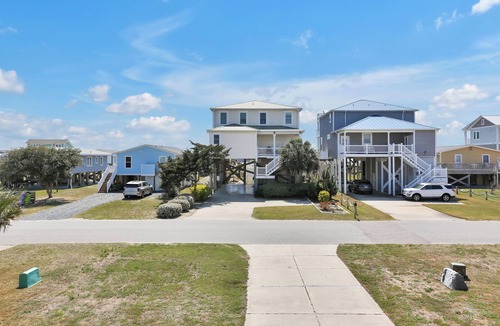 Long Beach House | Sea 2 Sea - 4 Bdrm w/Pool and New Patio - 1 Minute Walk to Beach