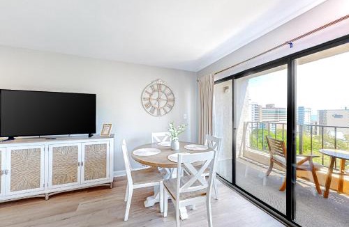 Myrtle Beach Apartment | Sea Breeze Splendor