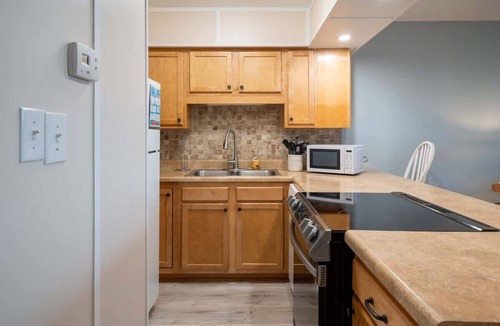 Wilmington Beach Condo | Sea Colony 27B