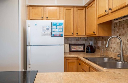 Wilmington Beach Condo | Sea Colony 27B