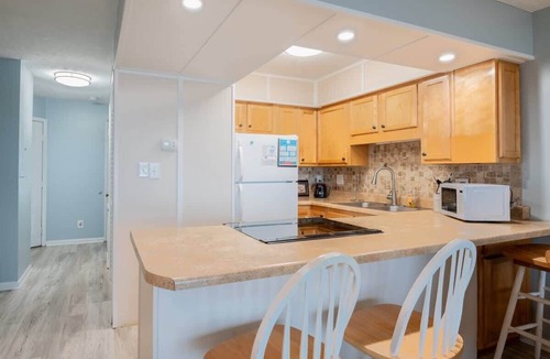 Wilmington Beach Condo | Sea Colony 27B