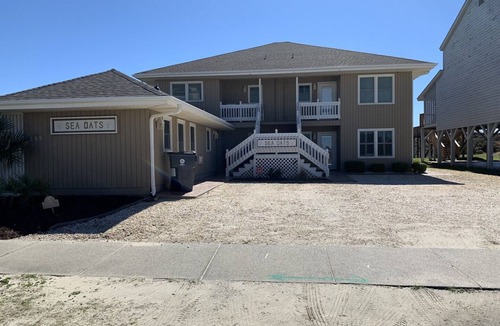 Ocean Isle Beach House | Sea Oats Oceanfront dog friendly 4 br home