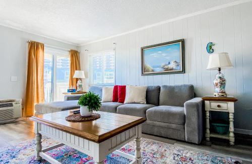 Myrtle Beach Apartment | Sea View Heaven w Pool Famous Shore Drive
