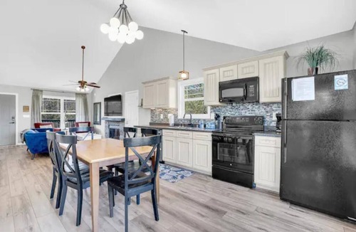 Taylorsville House | Seabiscuit Cottage 5 - Hot Tub - Near KY Bourbon Trail